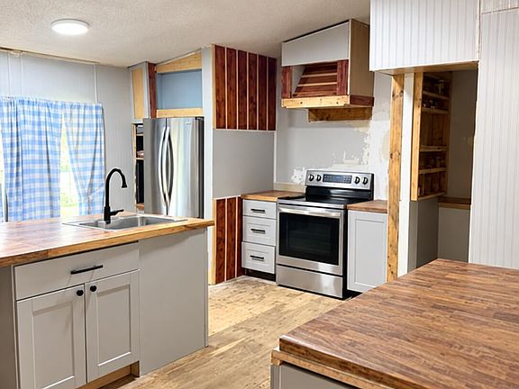 3rd image of 24587 Willow Ln