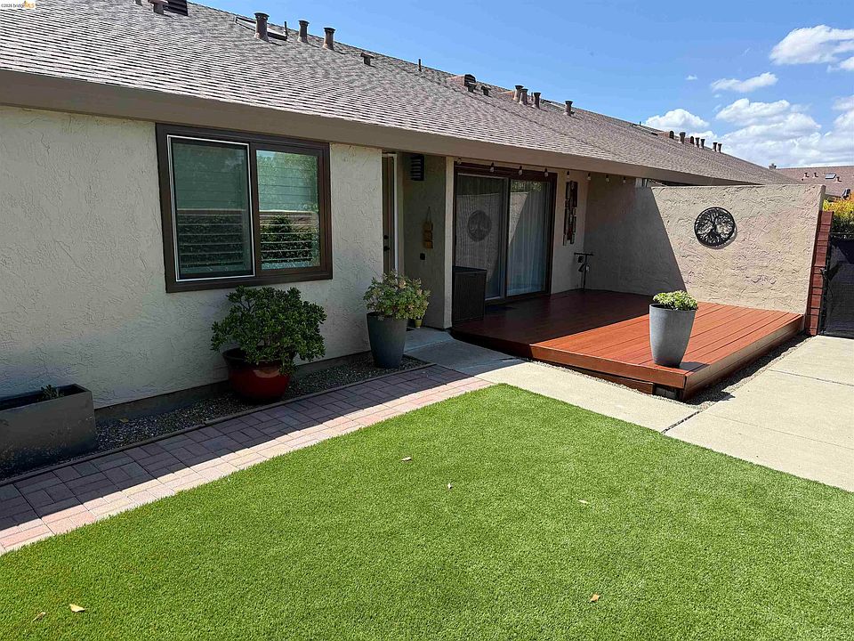 1st image of 906 Villa Ter