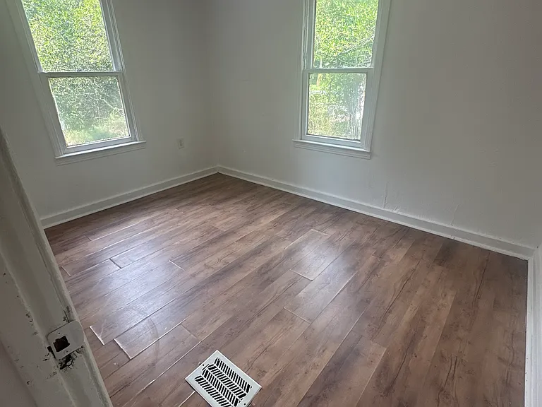 1010 Southern Ave — Photo 9