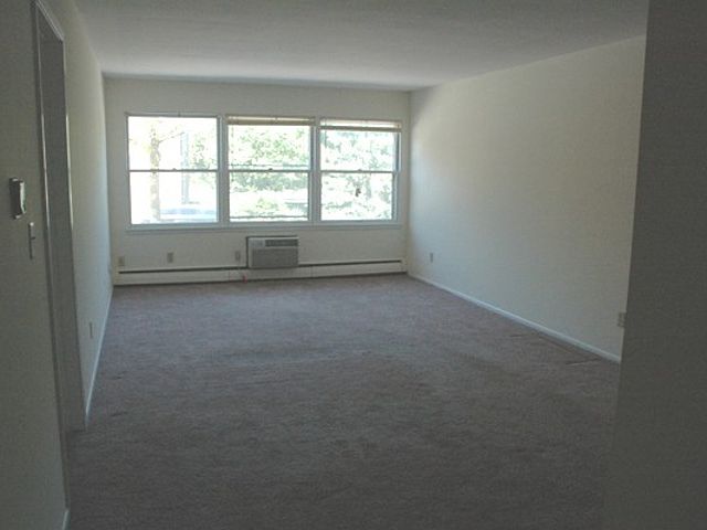 1st image of 1329 Saint Paul Ave APT 8