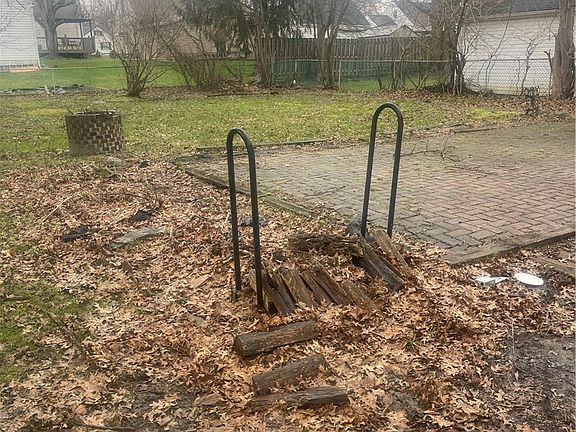 3rd image of 1663 Lyndhurst Rd