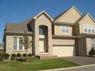 700 Stone Canyon Cir, Inverness, IL 60010