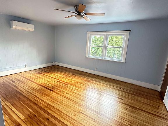 5th image of 36 Vandenberg Ave Unit 2