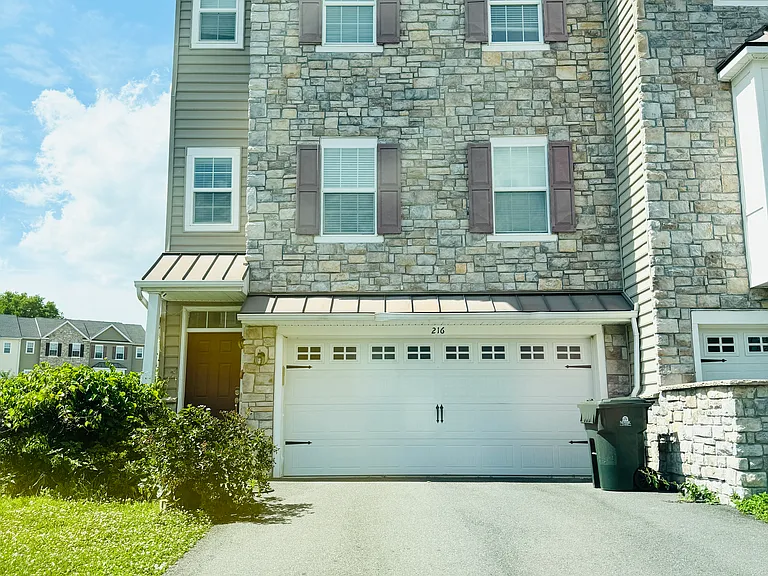 216 Mia Dr — Photo 1