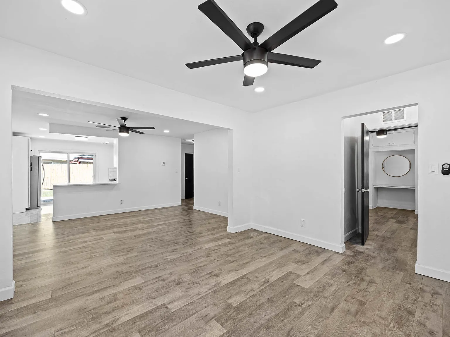 4 bed, 2.5 bath, 1420 sqft, $2,900 — Photo 4