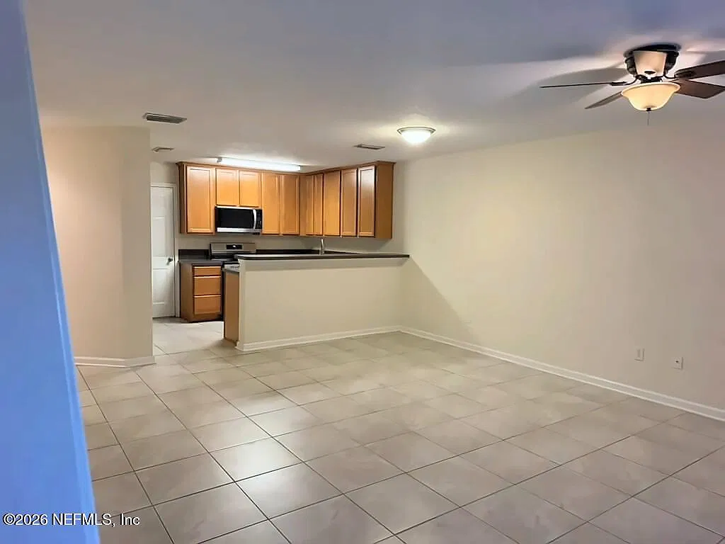 3 bed, 2.5 bath, 1468 sqft, $1,850 — Photo 3