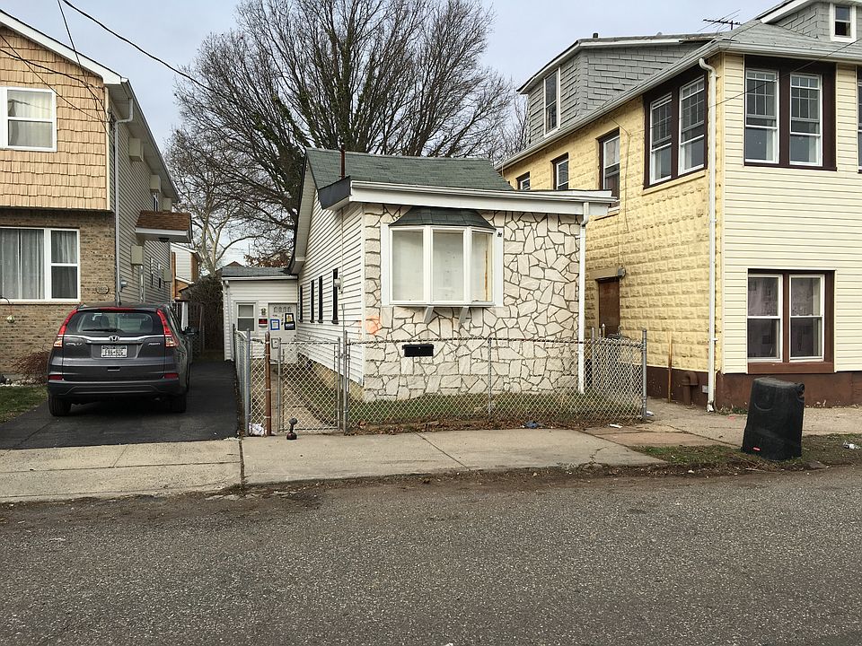1st image of 129 Hett Ave