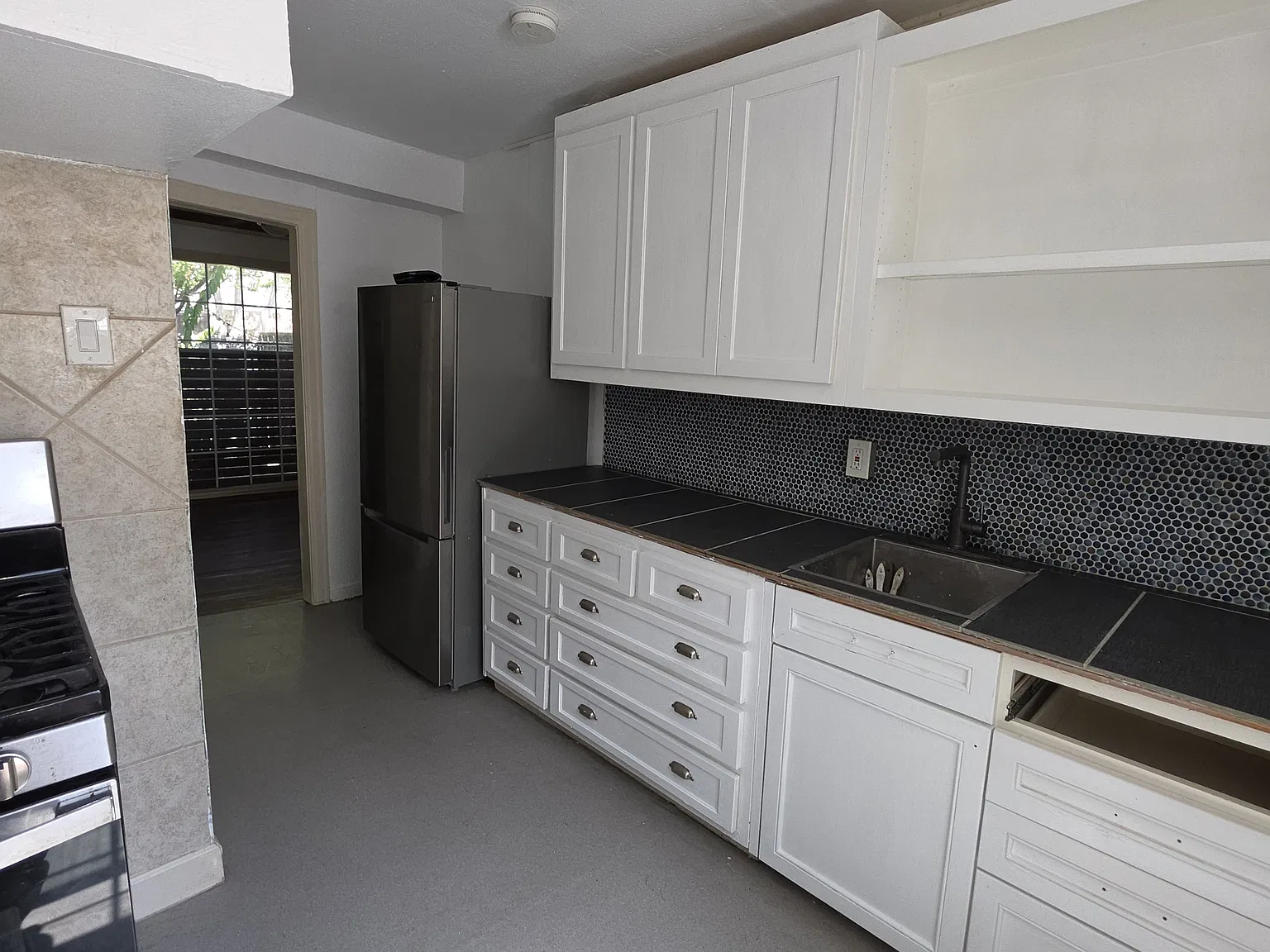 635 N Edgefield Ave — Photo 3