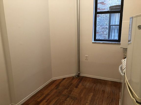 3rd image of 122 Saint Marks Pl APT 10