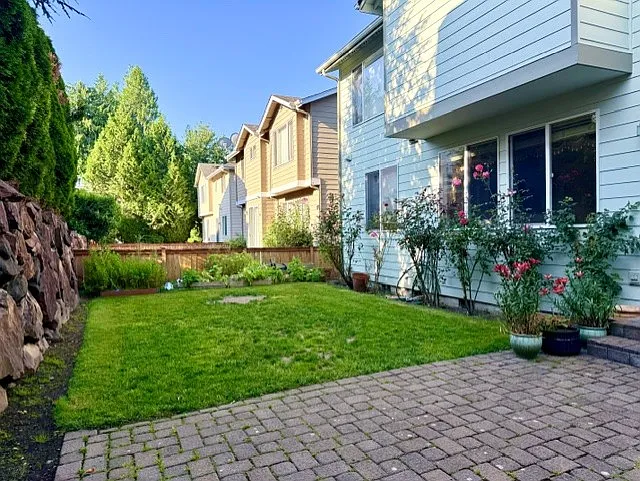 4 bed, 2.5 bath, 2641 sqft, $4,300 — Photo 2