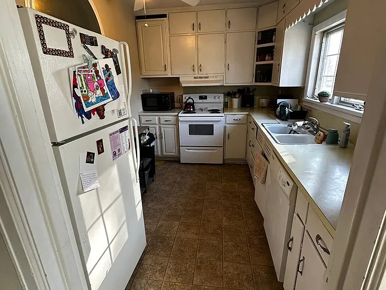 1604 College St #1606 — Photo 5