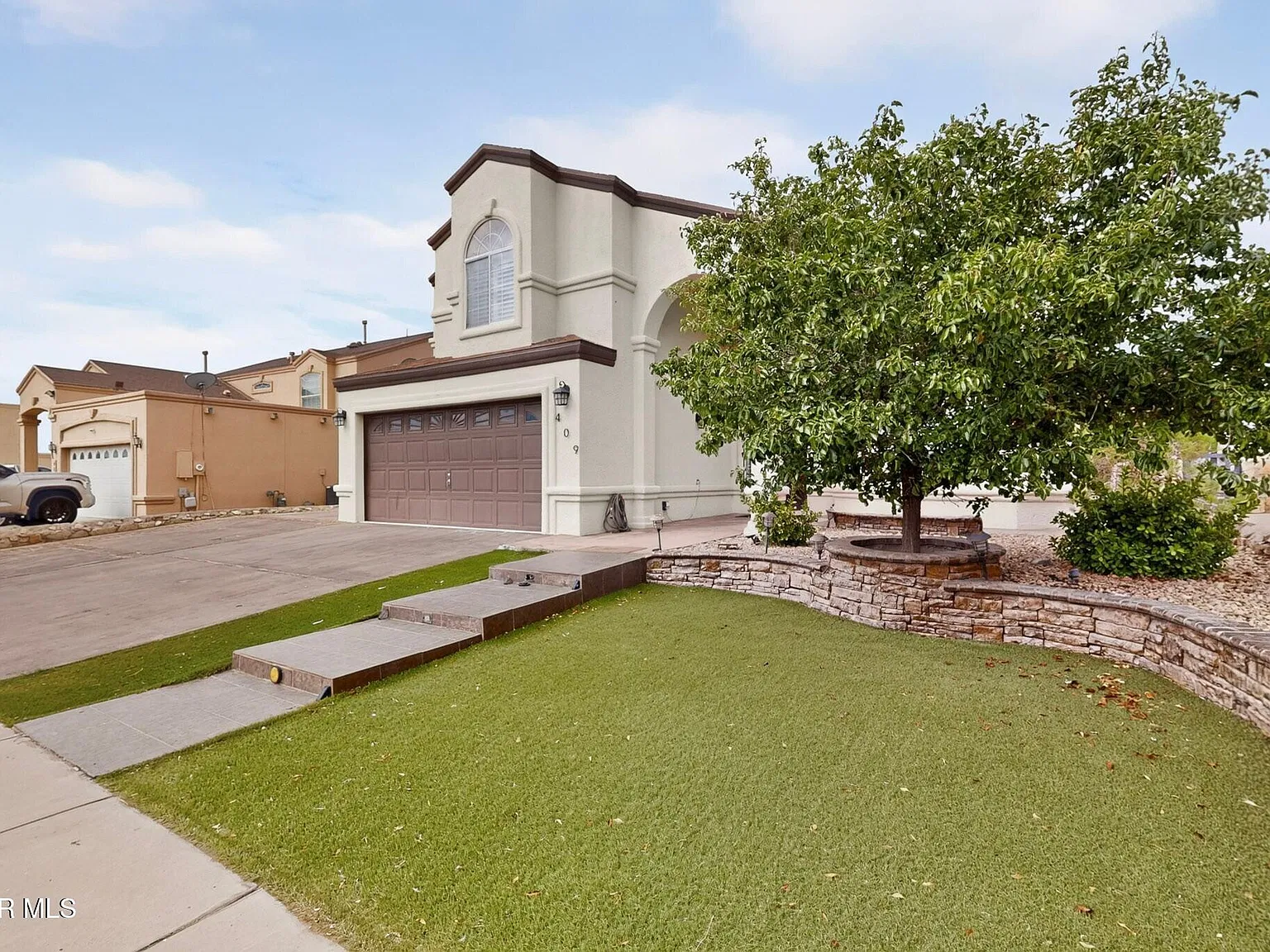 4 bed, 2.5 bath, 2274 sqft, $2,000 — Photo 3