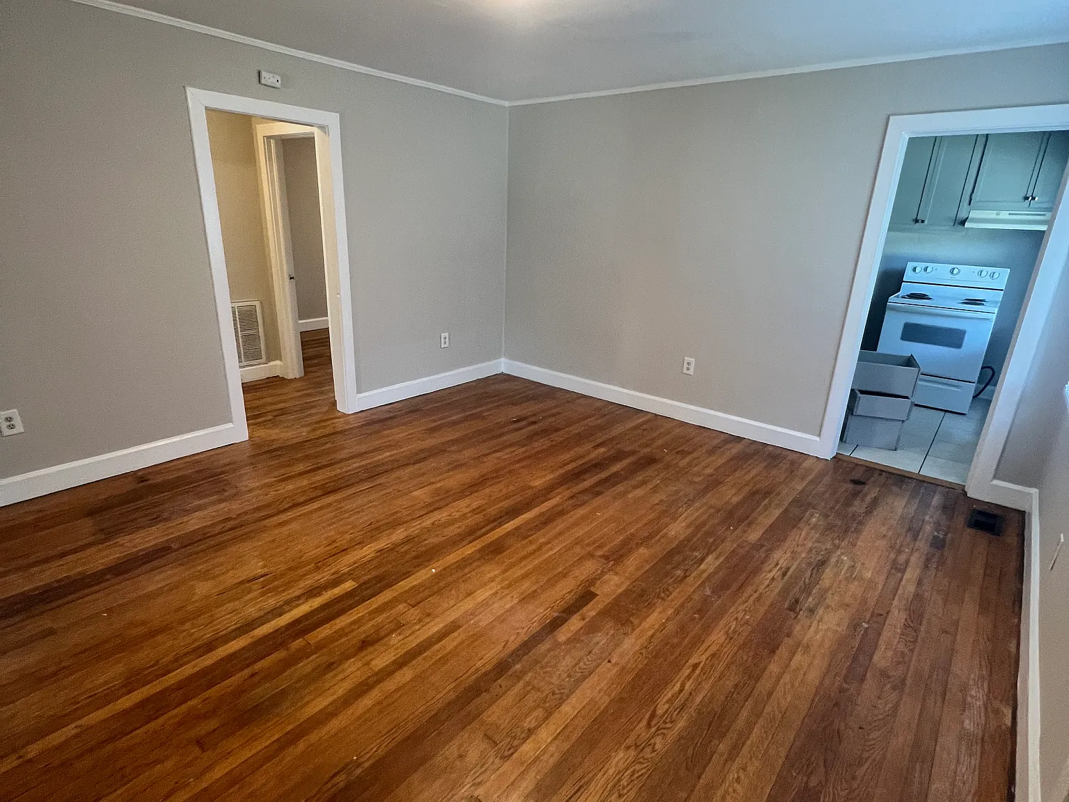 3 bed, 1000 sqft, $1,250 — Photo 2