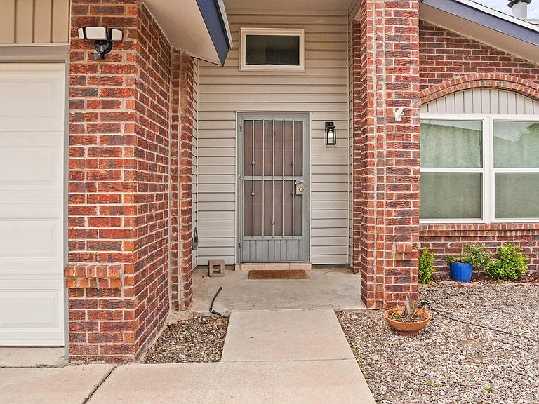 7609 Medano Dr — Photo 35