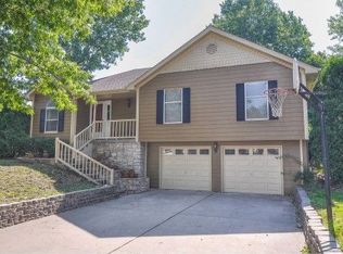 1209 NE Birchwood Dr, Lees Summit, MO 64086
