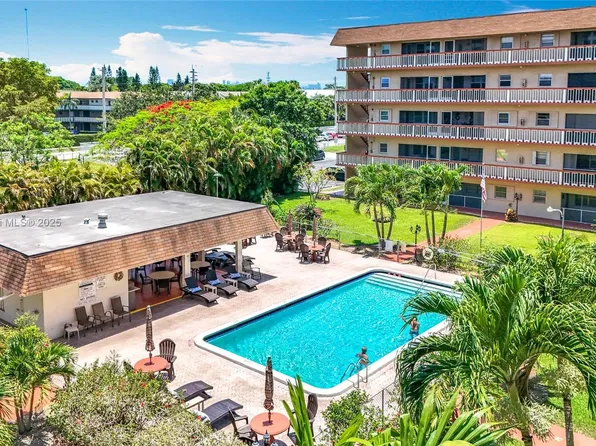 5300 Washington St APT U305, Hollywood, FL 33021