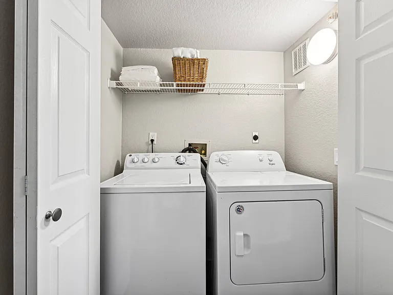 Hidden Hills Condominium Rentals — Photo 14