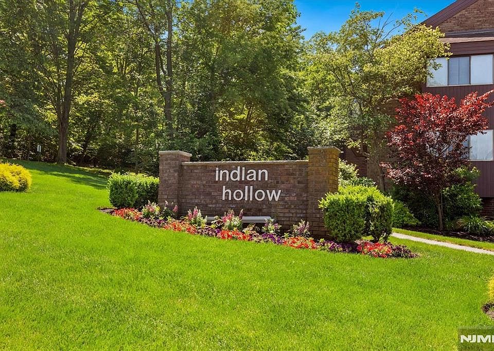 1st image of 218 Indian Hollow Ct