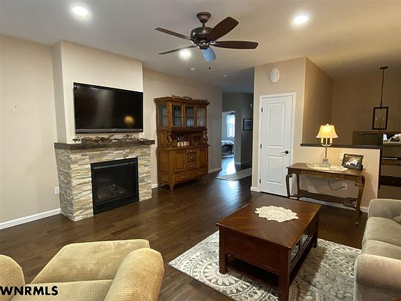 5th image of 8 Bluestem Dr