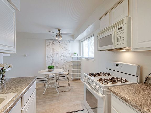 3rd image of 1485 Canford Cliffs Dr #2C