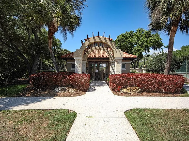 8501 Park Shore Ln — Photo 42