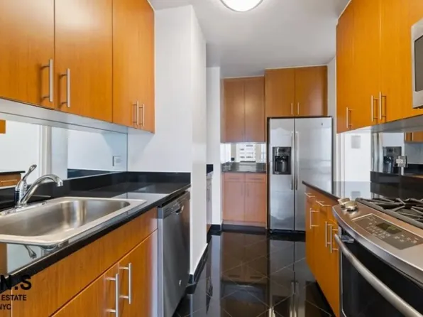 265 East 66th Street image 15 of 16