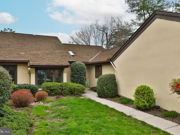 3 Horsetrail Ln, Blue Bell, PA 19422