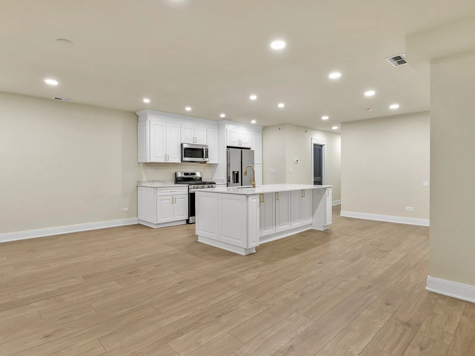 2 bed, 1250 sqft, $2,600 — Photo 3