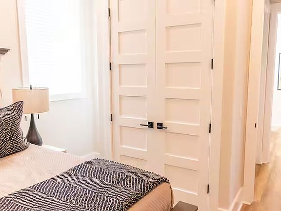 5th image of 1326 Newcastle St #100