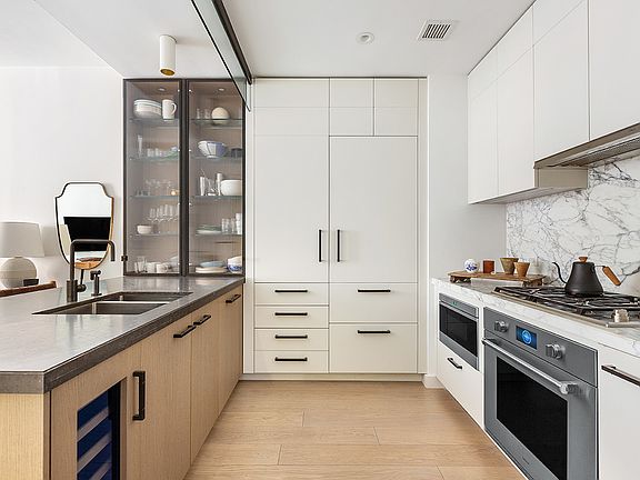 4th image of 438 E 12th St #4S
