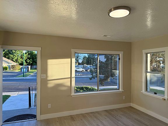 4th image of 333 E 720th St S APT 1