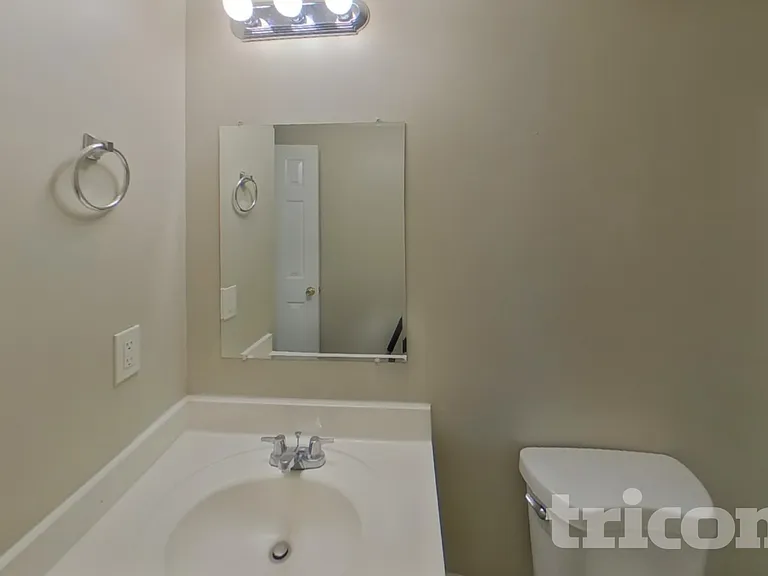 842 Asbury Trl — Photo 16
