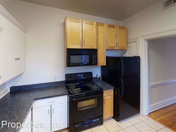 3rd image of 208 N Lombardy St APT 1