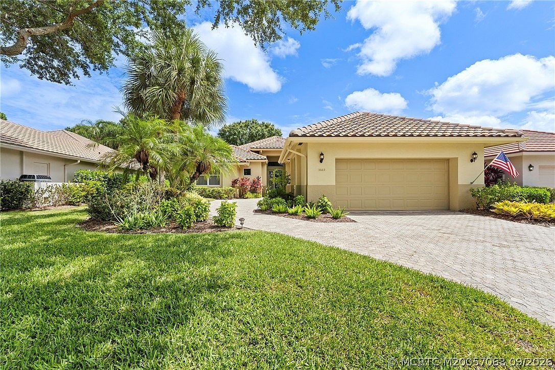 3663 SE Cambridge Dr — Willoughby Golf Club