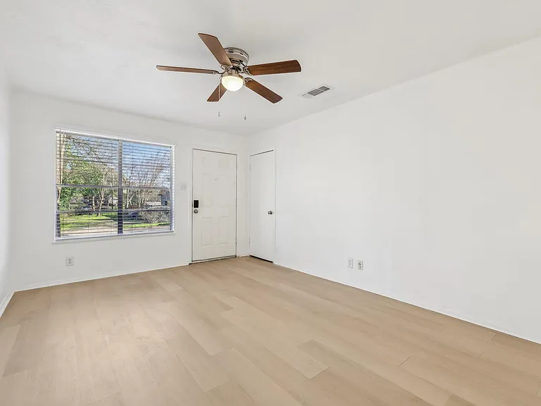 418 Sarah St #B — Photo 5