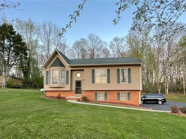 157 Meadow Dr, Millers Creek, NC 28651