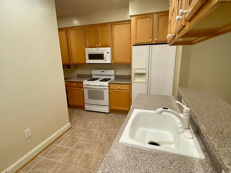 2621 Fairfax Dr — Photo 5