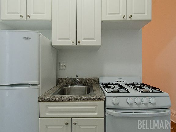 5th image of 452 W 57th St APT 1RW