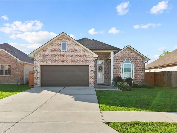 2324 E Village Ct, Gretna, LA 70056