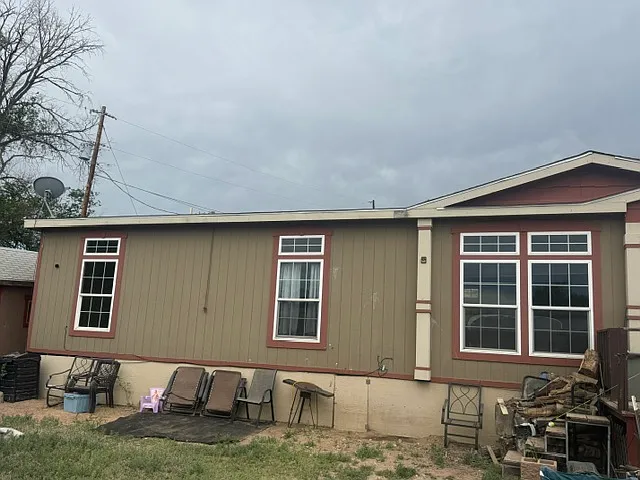 3 bed, 2200 sqft, $2,500 — Photo 2