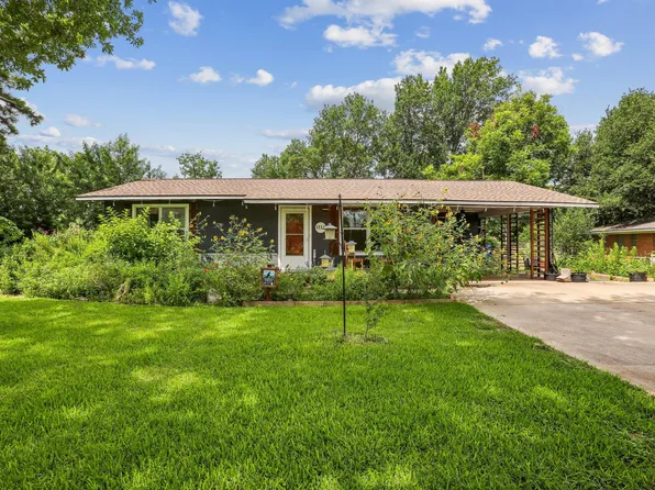 1114 W 2nd St, Elgin, TX 78621