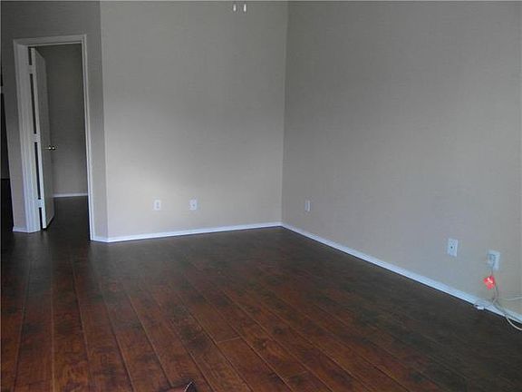 3rd image of 3846 Brandon Park Dr