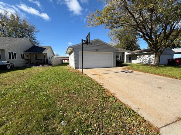 2211 E Sylvan Cir, Brandon, SD 57005
