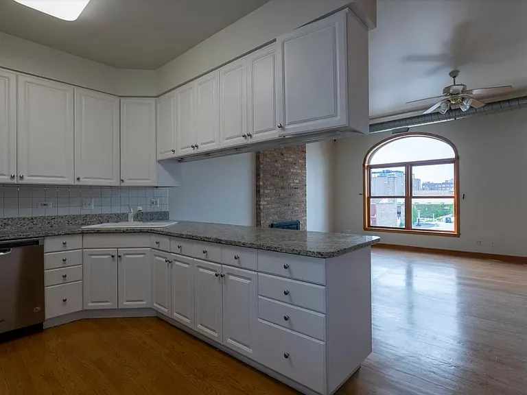 1166 W Grand Ave #2 — Photo 10