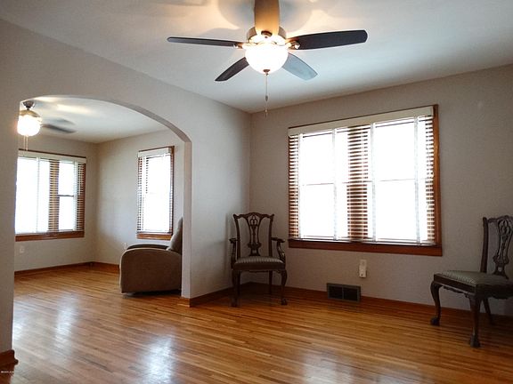 3rd image of 1203 Carter St
