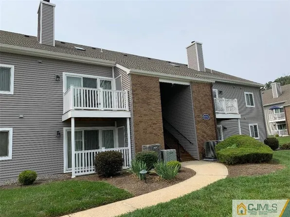 8111 Tamarron Dr, Plainsboro, NJ 08536