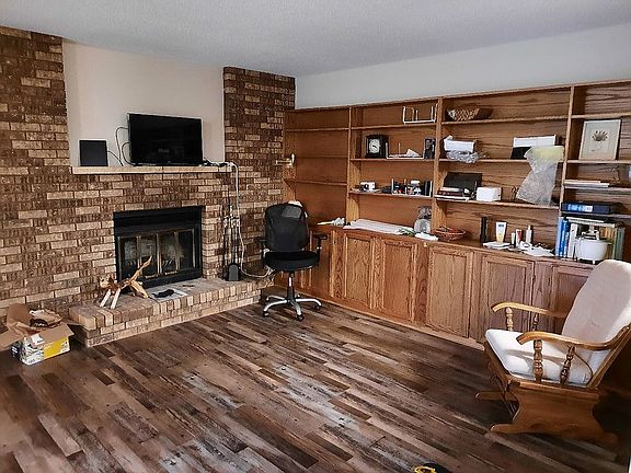 Living room / fireplace/ bookshelves