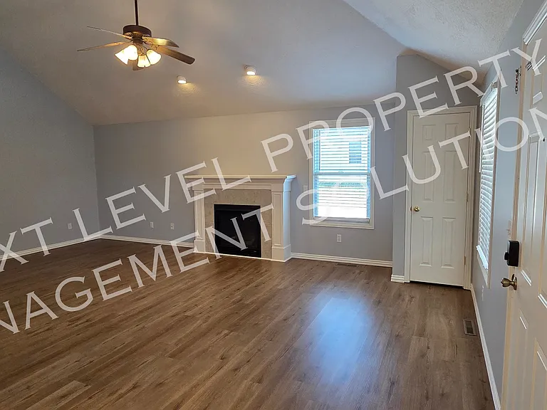 613 E Kimberly — Photo 3