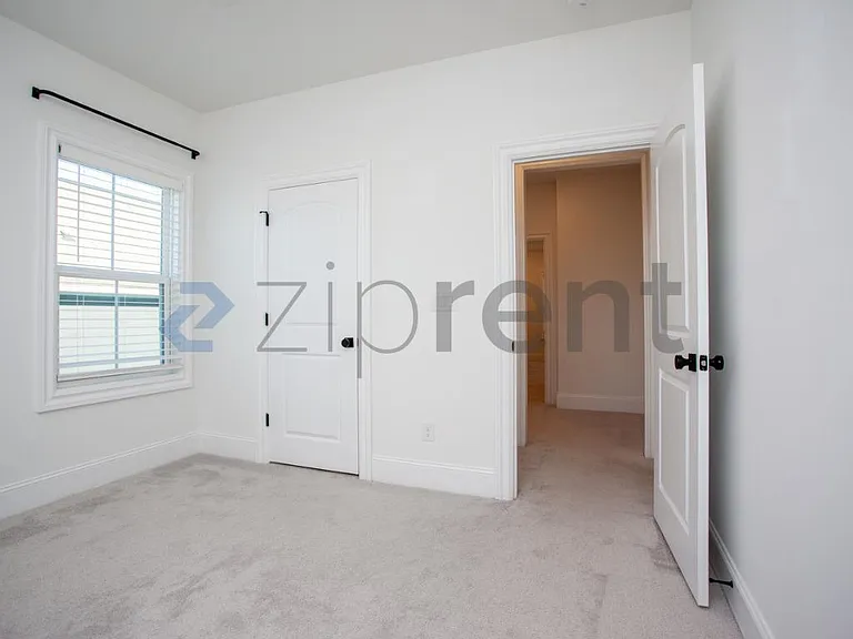 139 W Deaderick St — Photo 36
