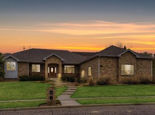 2046 Summitview Dr, Longmont, CO 80504